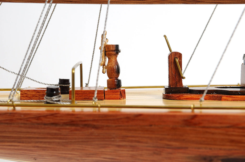 Endeavour Sizem Boat Model Display
