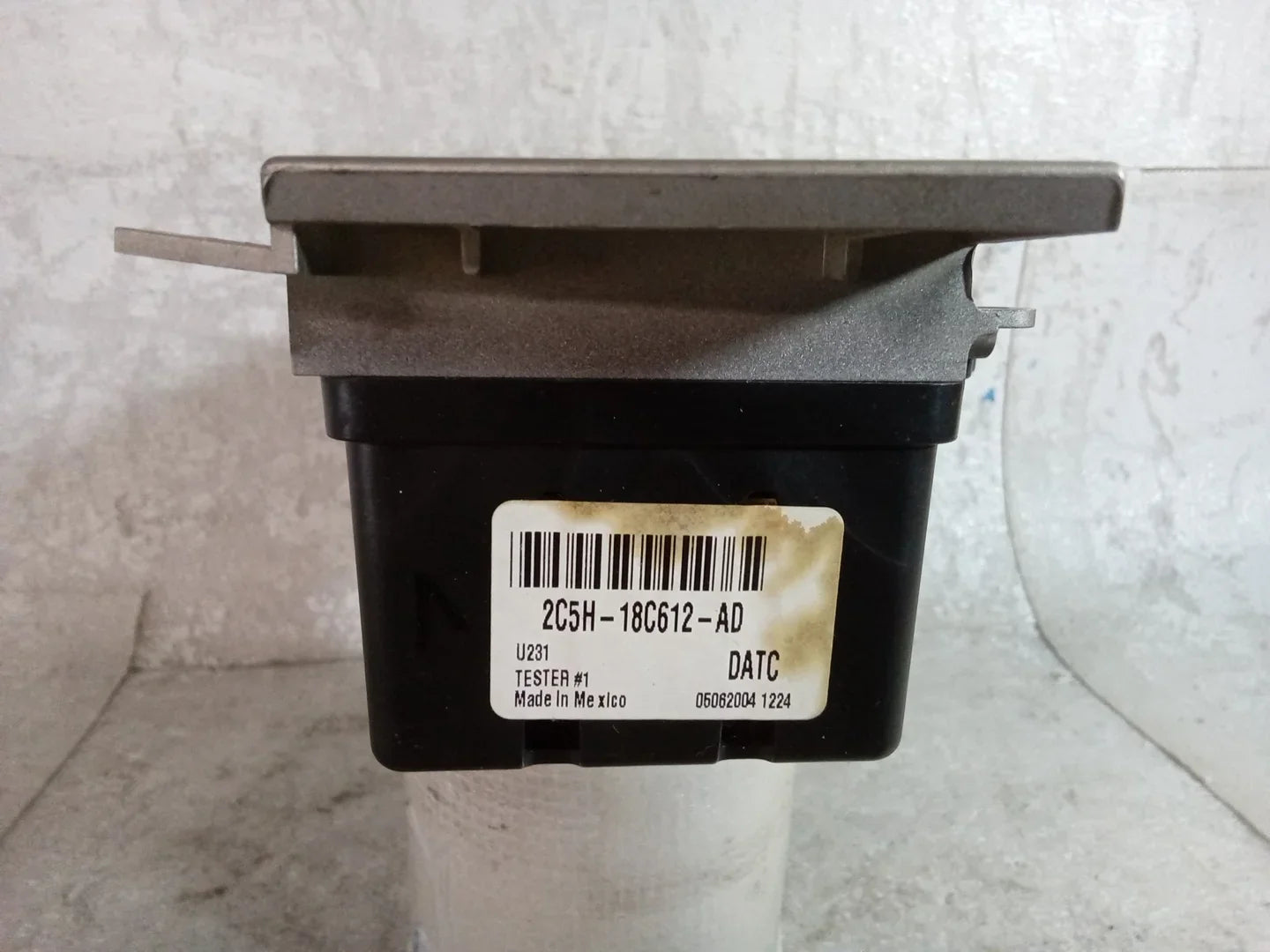 Pre-Owned 2004 Lincoln Aviator Front Main Console Automatic Temperature Control OEM LKQ (Good)