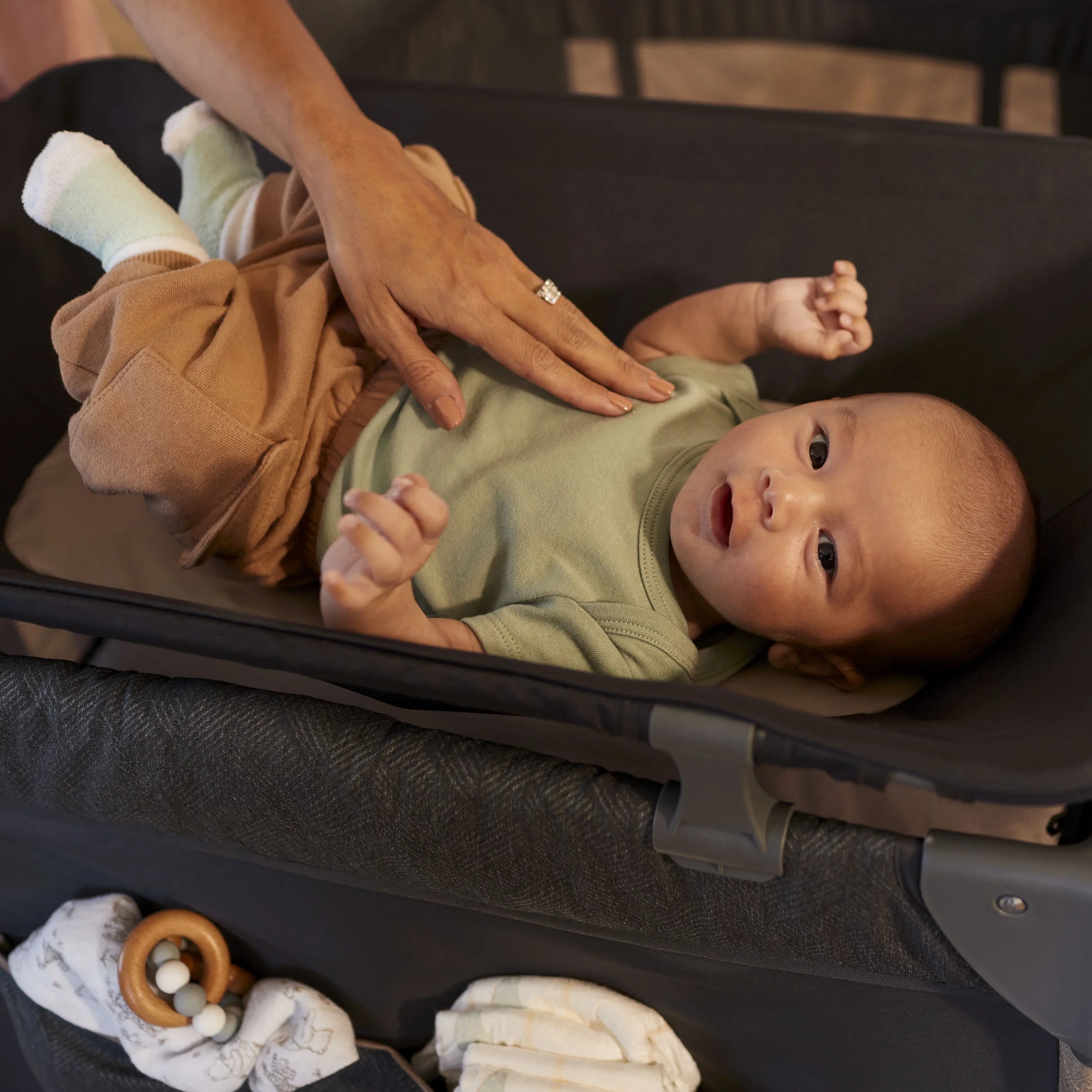 Monbebe Play Yard with Full Sizeize Rocking Bassinet, Castle Point