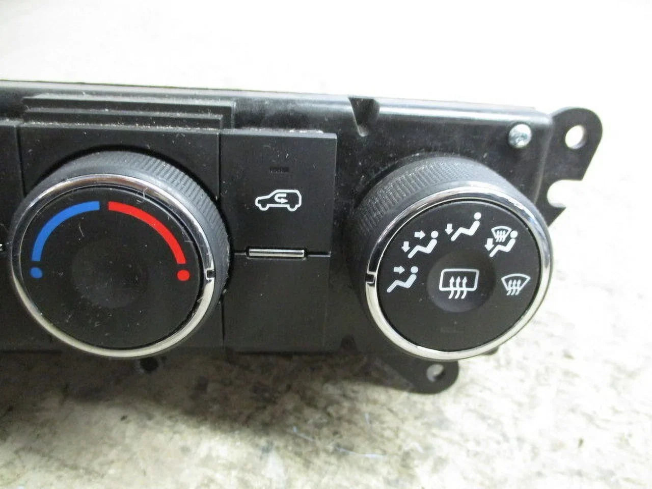 Pre-Owned Sizeaturn Vue Manual Climate AC Heater Temperature Control OEM LKQ (Good)