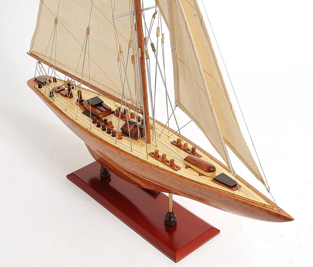 Endeavour Sizem Boat Model Display