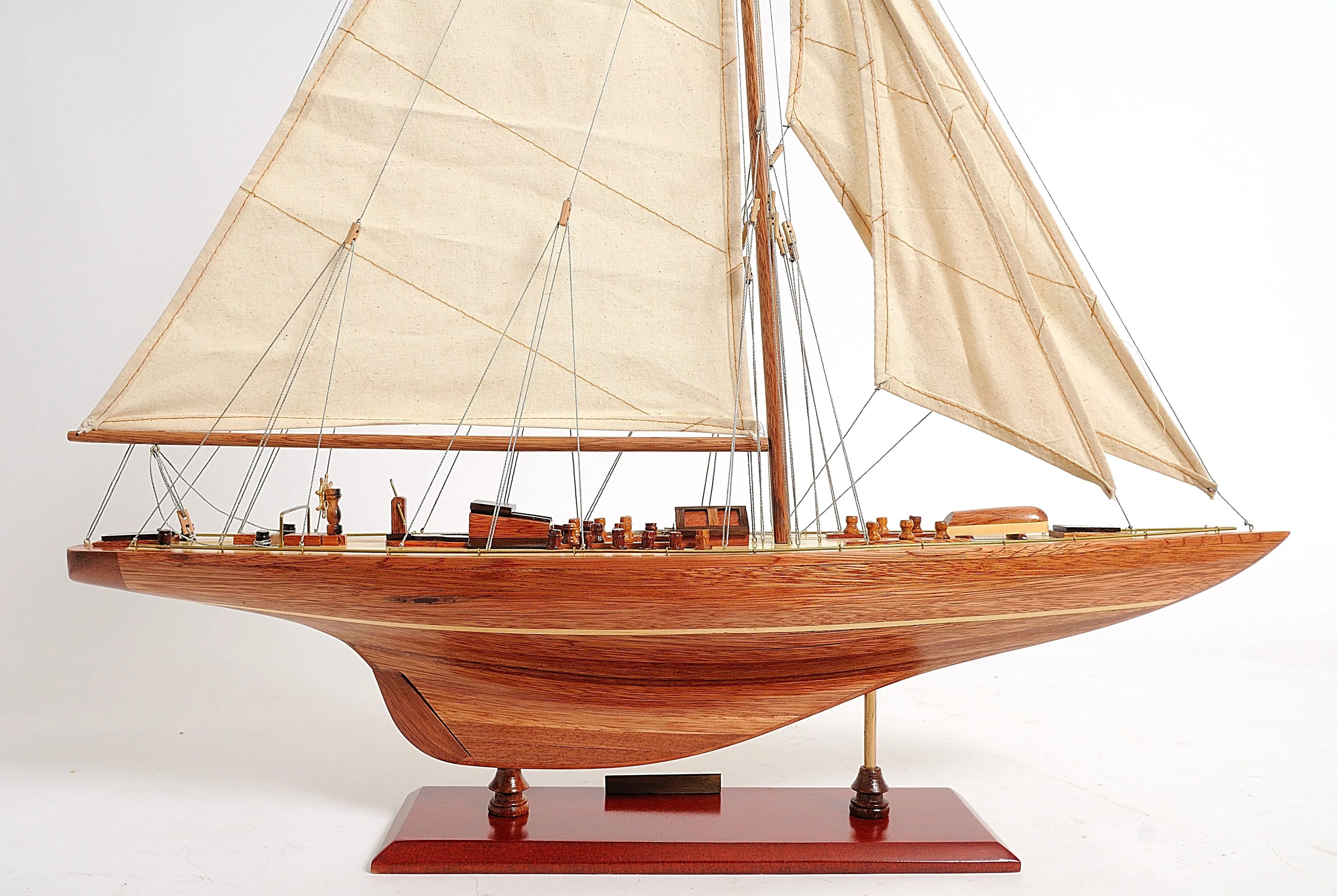 Endeavour Sizem Boat Model Display